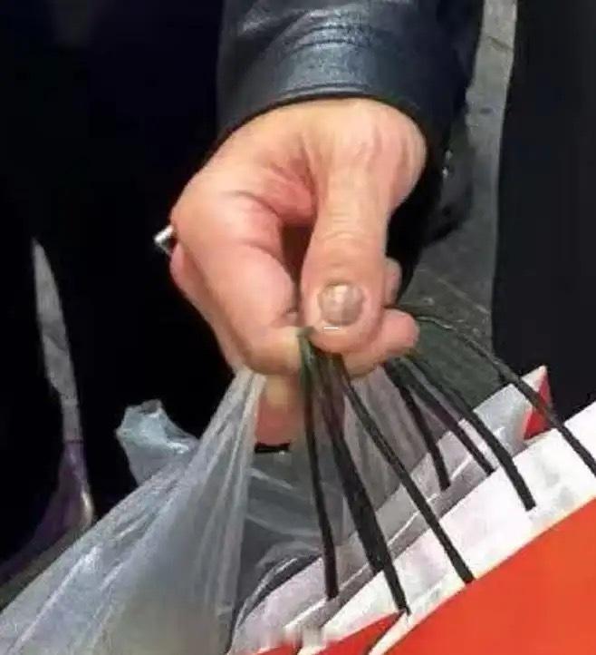 老黄这是什么指甲啊