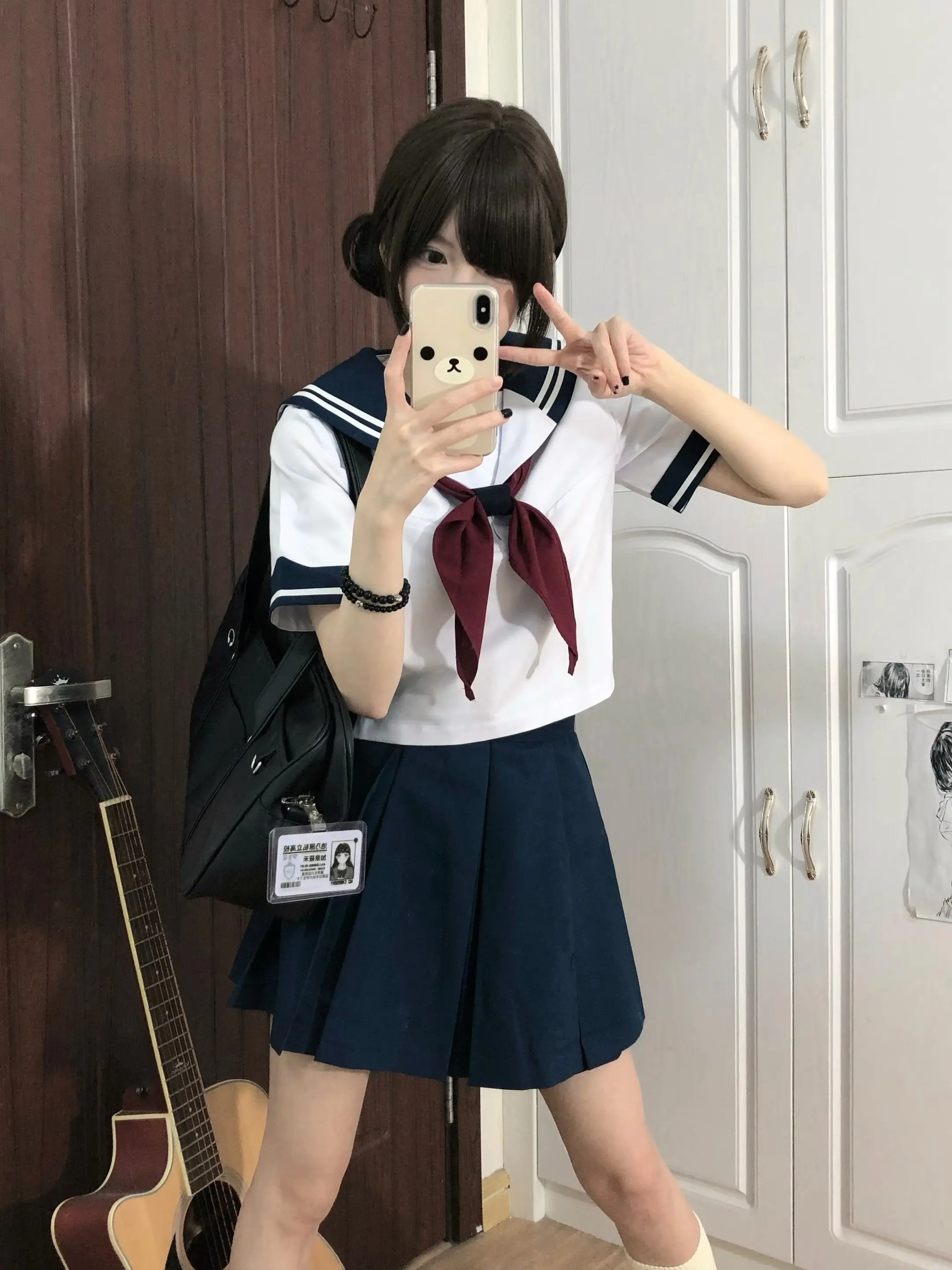 按F键成为日本女高。