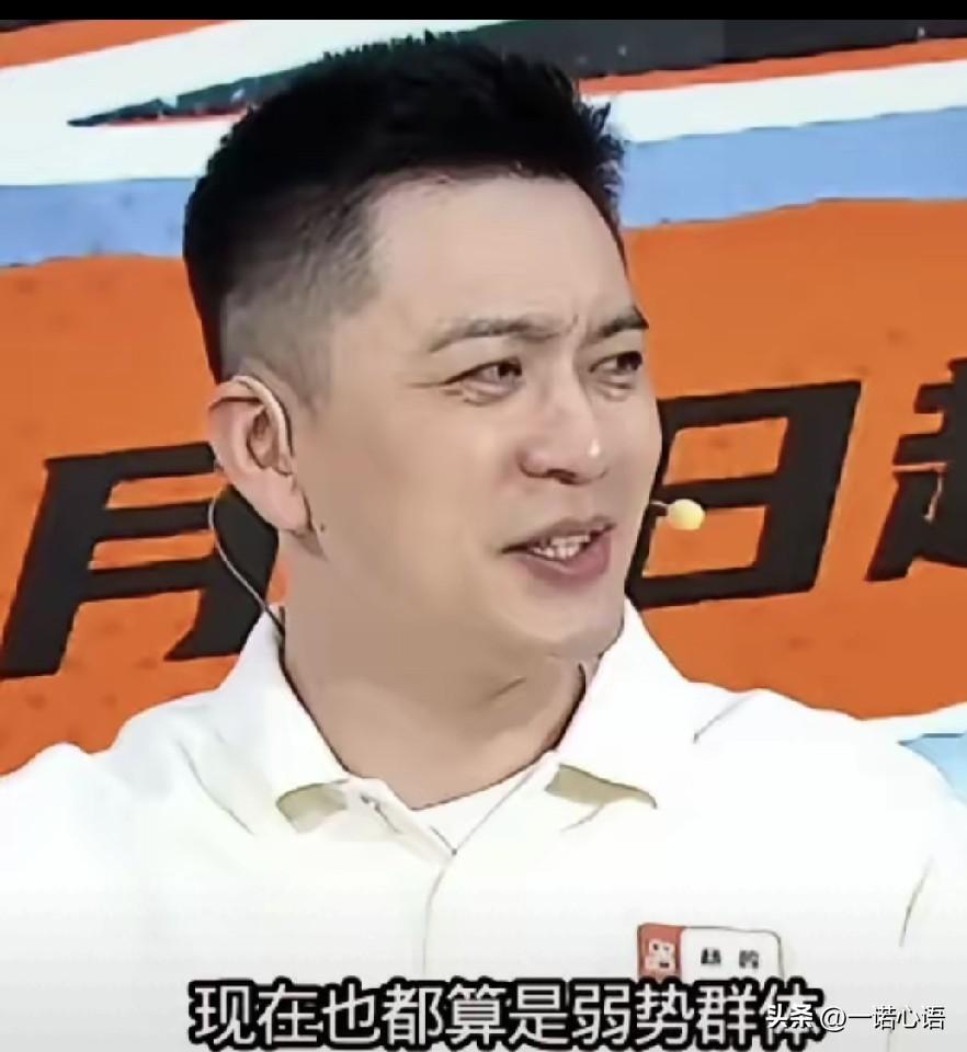 不当总教练，果然轻松。
杨鸣现在，肉眼可见的长肉了。以前棱角分明的脸，现在，圆润
