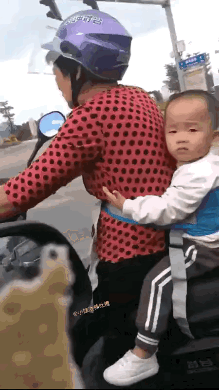 小孩哥那生无可恋的表情太逗了Z