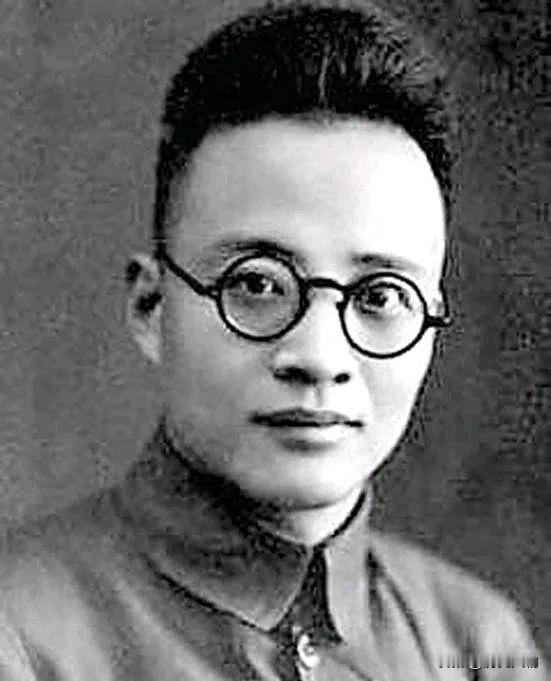 秦邦宪（1907－1946），又名博古，是中国共产党早期重要领导人，其生平与近现
