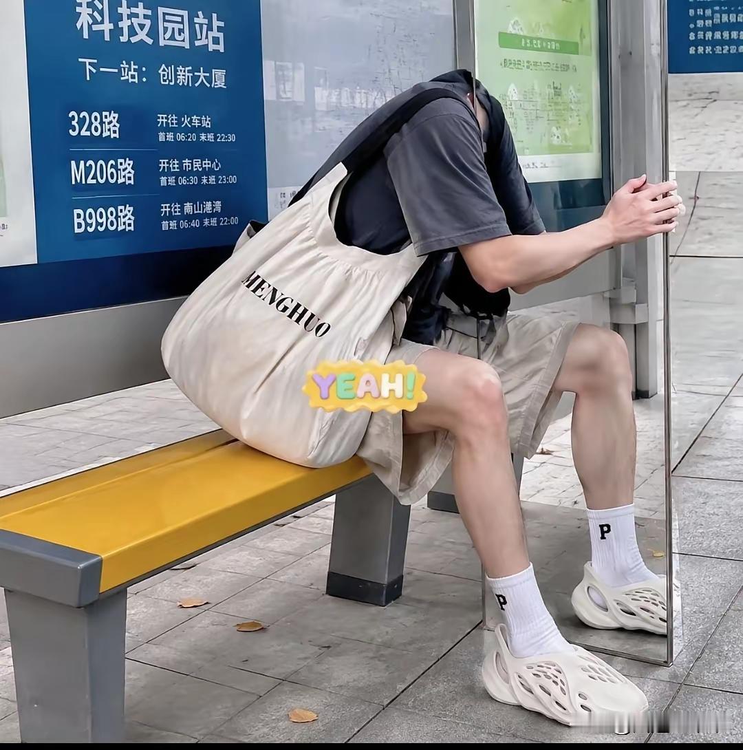 吓我一跳，我至少看了一分钟才明白
我在看的电影 总得去看一次 看哭我的一幕 一秒