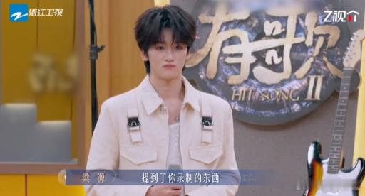 邓佳鑫简历没提来自时代峰峻 哇塞，这乐评团提问直接把气氛拉满！邓佳鑫歌声刚把人治