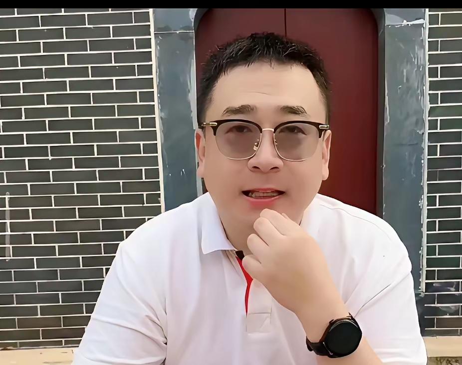 云昊硬核喊话黑粉水军！
别拿良知换罚单，别再躲在屏幕后赚黑心钱了！
 
云昊霸气