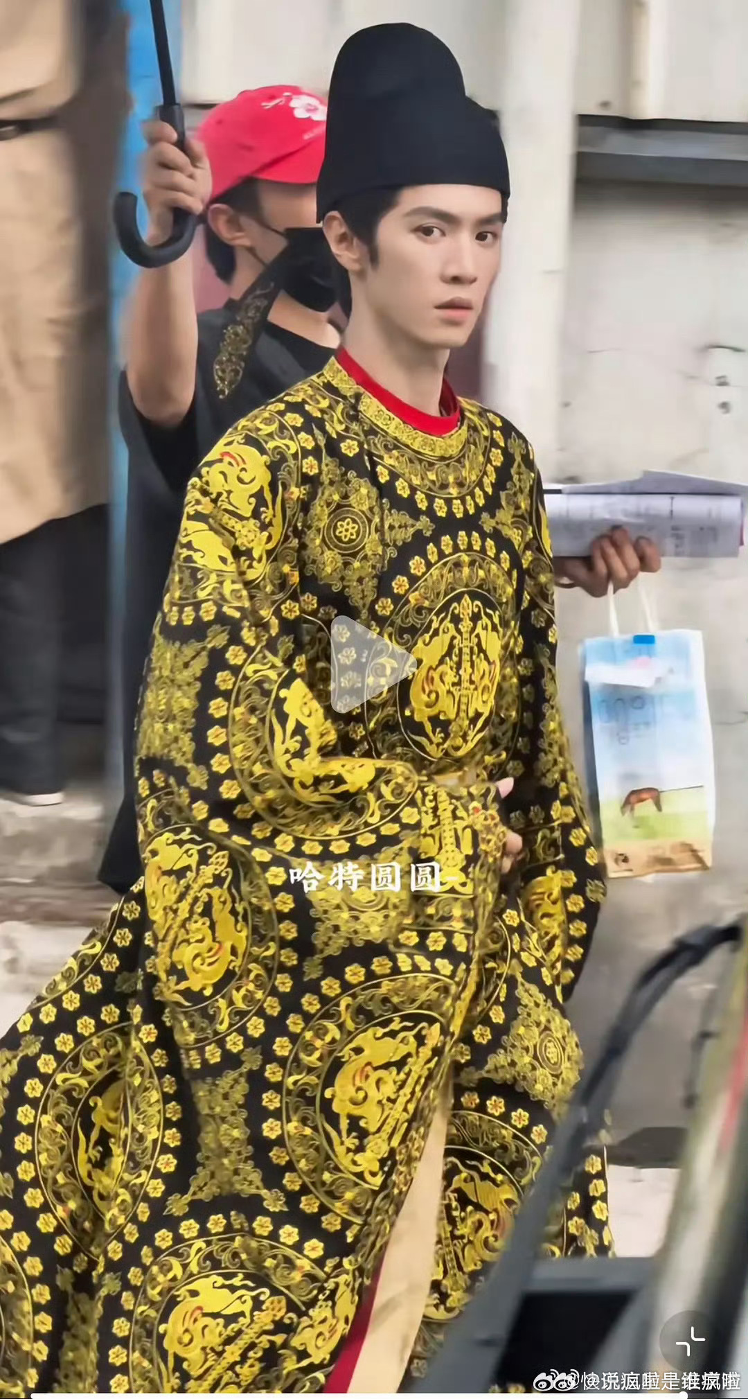 谁来救救这个蔗园..…. 服装师在干嘛..... ​​​