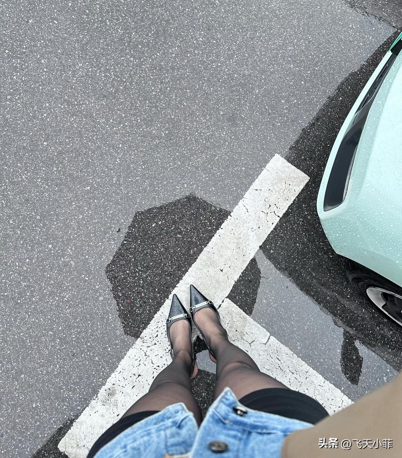 空姐小菲的咖啡时光[比心]
下雨天，配上一杯热拿铁[彩虹]
什么烦恼都能暂时放下