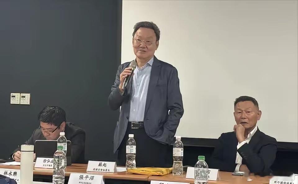 曾任职马英九时期核心幕僚的苏起，是岛内深耕两岸关系与中美局势研究的资深专家。近期