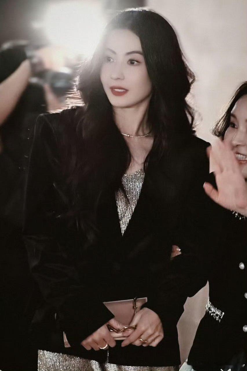 张柏芝不愧是上天赏吃的漂亮饭  顶级建模脸说的就是张柏芝，年轻时的颜值能打遍娱乐