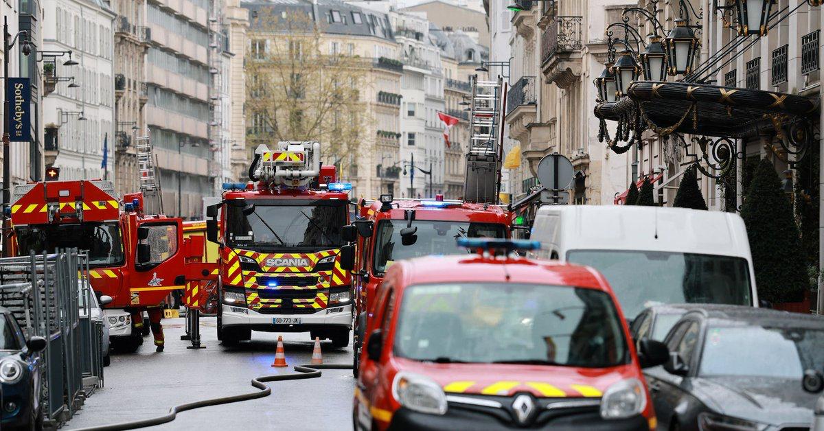 [To learn English]
A five-star hotel nea