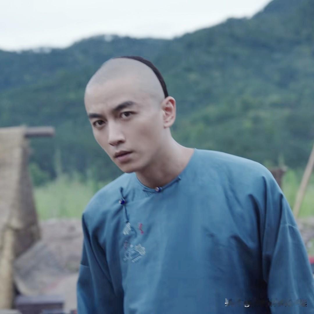 白依梅和李成的女儿长得太快了。李成下线的时候，白依梅才刚刚怀孕，没想到再次出场孩