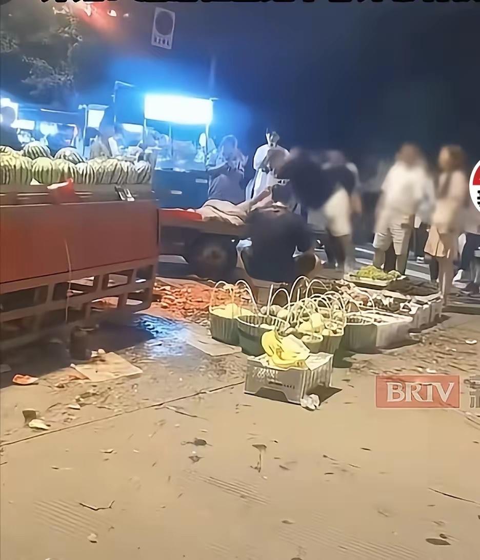 现在的人都怎么了
都这么焦虑和暴躁吗？
先是仙桃电梯里在孩子面前跟小女生“互殴”
