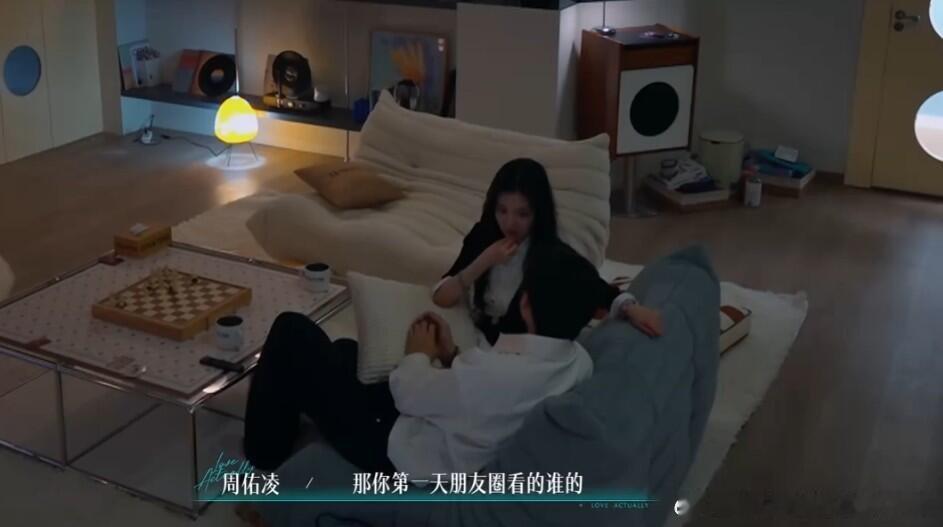 柳柳在沙发上来回蛄蛹，把霸总撩得心花怒放，内心痒痒半熟5从第七期开始，就有很多无
