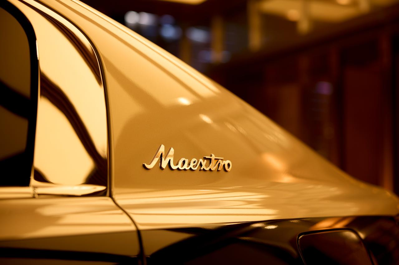 尊界S800趁着新春推出了OTA升级，核心就靠“马到成功”迎宾灯语拿捏节日氛围，