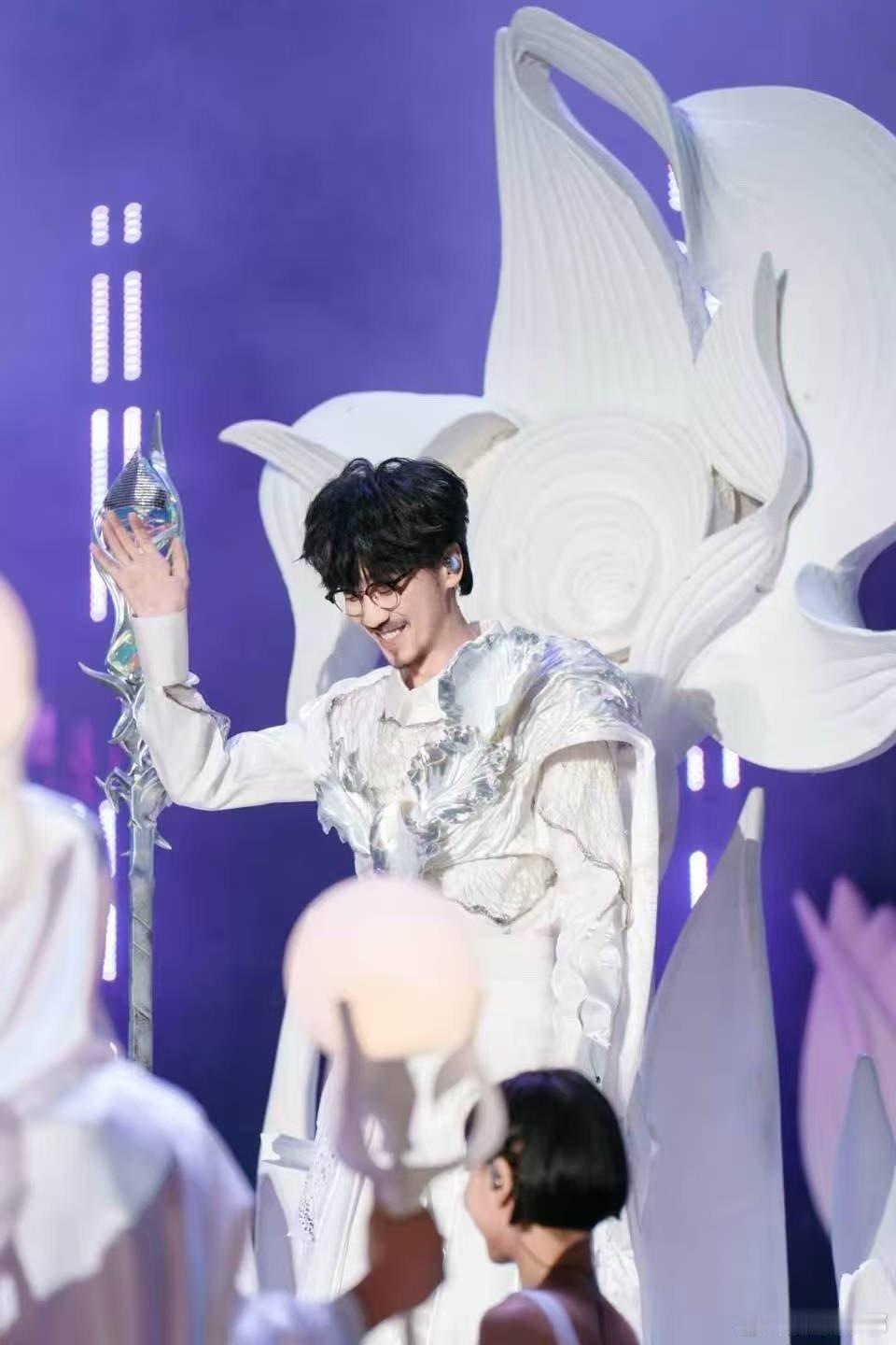 周传雄青花是在家里录的 2026年了，《青花》还在单曲循环。谁能想到这首神曲诞生