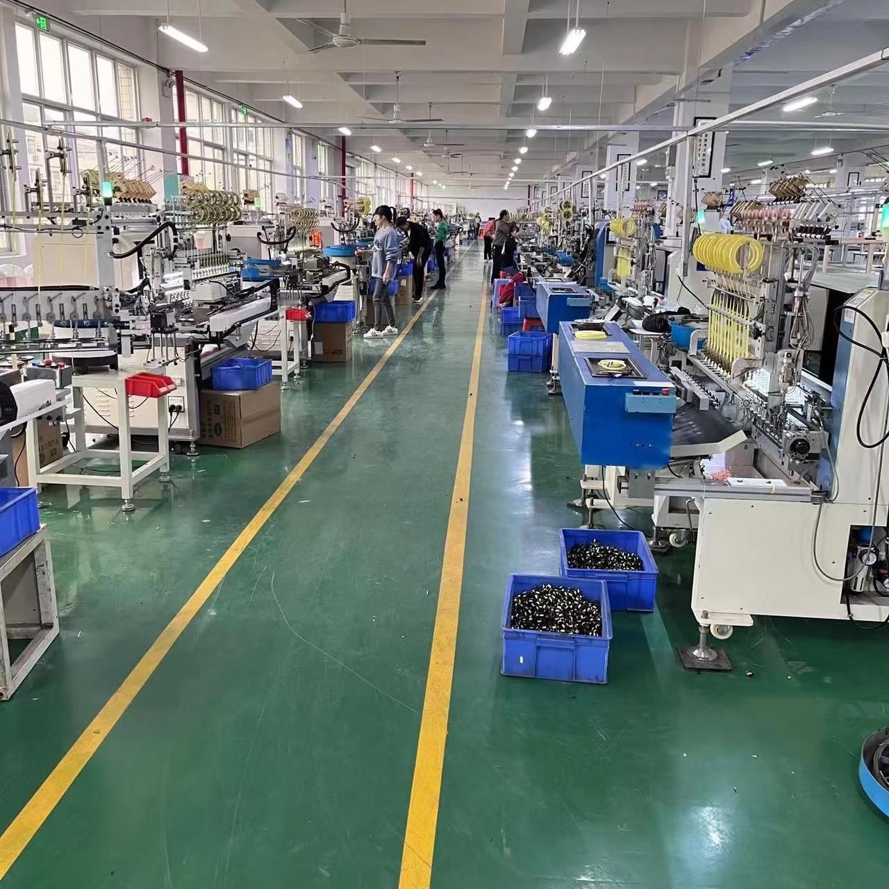 开工就遇这操作，真的太让打工人寒心了！我们厂老板娘直接宣布，织布工多开4台机，工