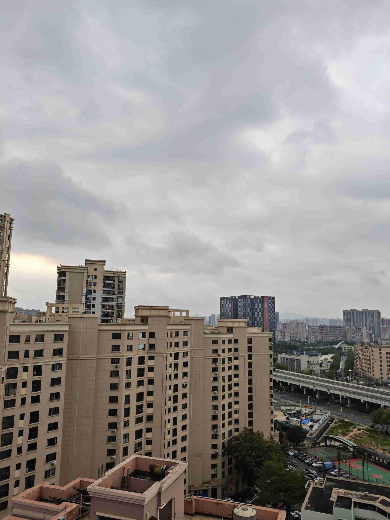 我的今日状态：😁轻松愉快
我这里的天气：🌤️多云：深圳今日多云，气温24度到