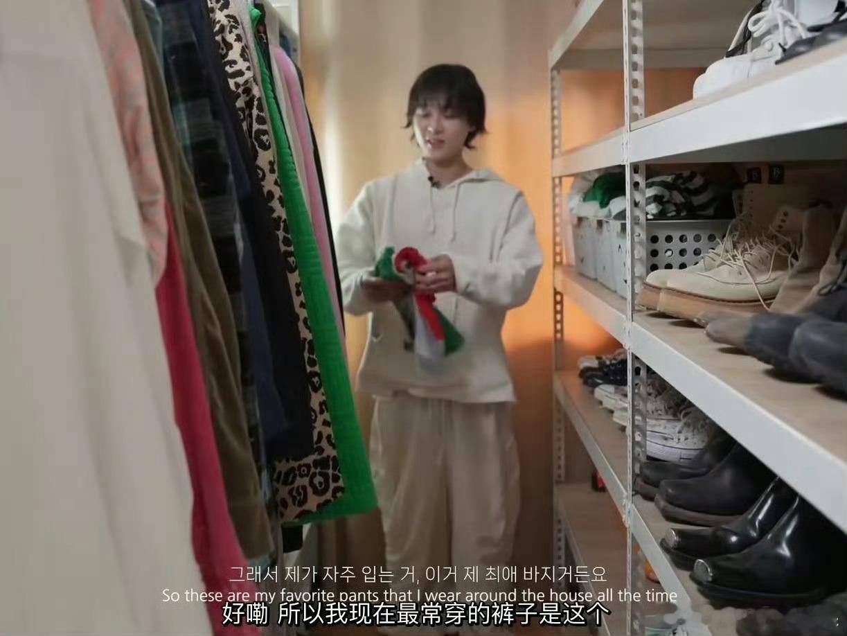 金晓钟分享了自己最近爱穿的 大卫局部吊像裤子 ​​​