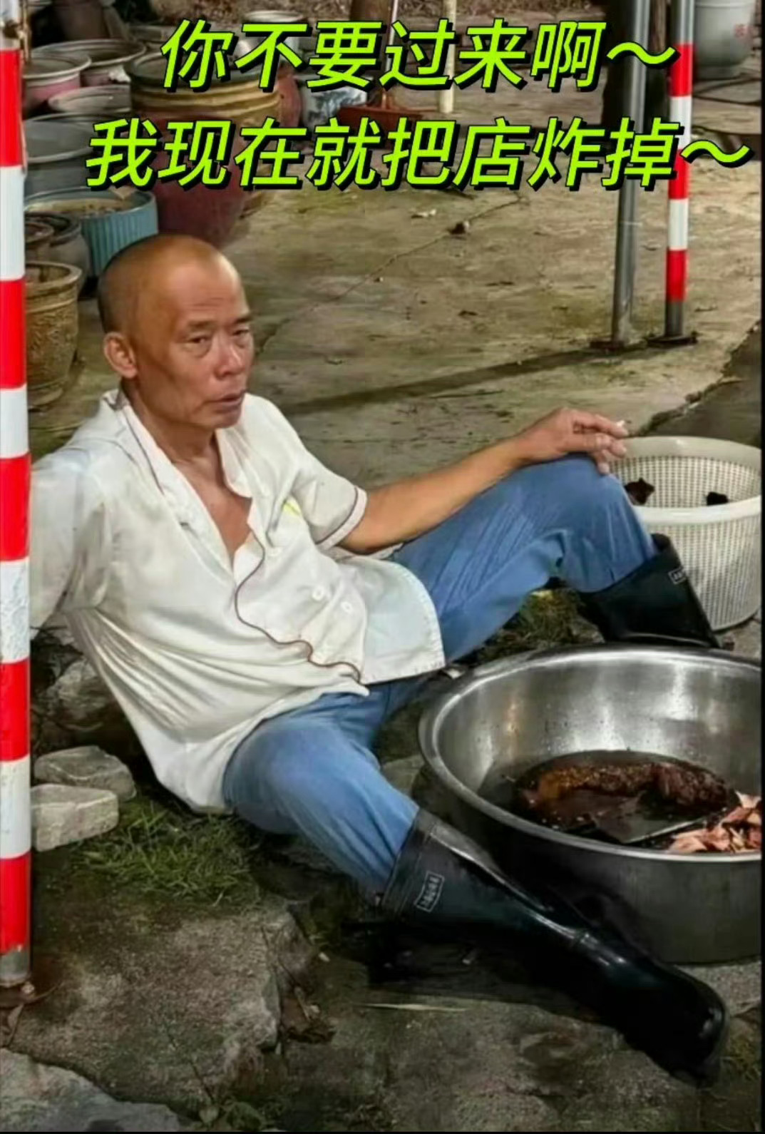 莫氏鸡煲老板跳舞视频曝光食客打差评鸡煲店老板更开心只能说在这个流量为王的时代，有