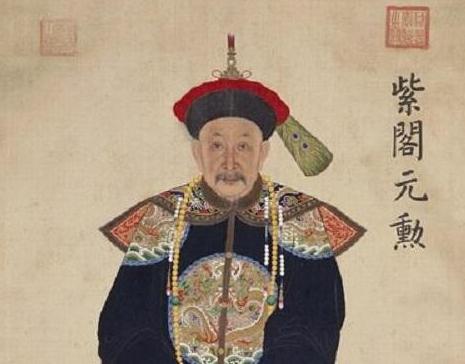 和珅每晚锁门照镜子，抄家时搜出来嘉庆皇帝都吓傻了——这哪是贪啊，这分明是想改朝换