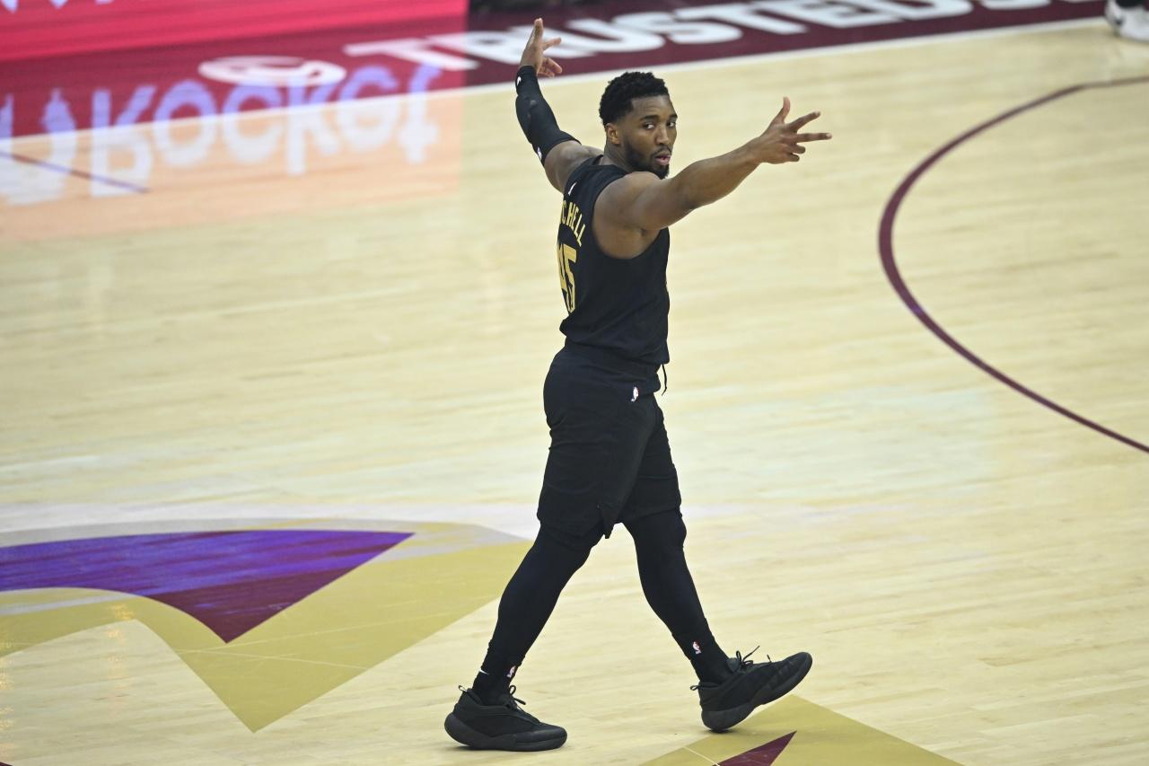 现役第三！米切尔的得分能力被低估了！

骑士后卫米切尔虽然没有拿过得分王，也只进