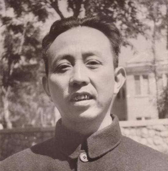 1952年毛主席视察济南，见到许世友后关切询问：祖炎同志的墓地现在具体在什么地方