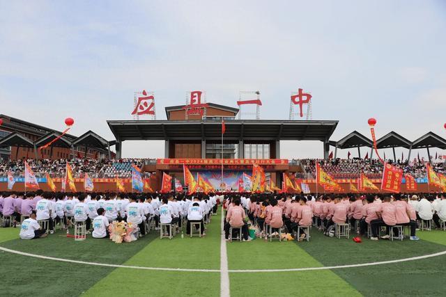 2026年，点赞应县一中！
今年一中本科批达线人数上升到1077人，主要是600