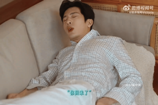 怀疑栾念被夺舍的一集 栾念被夺舍了吧一旦住进尚之桃家，栾念就彻底放飞自我，浮夸装
