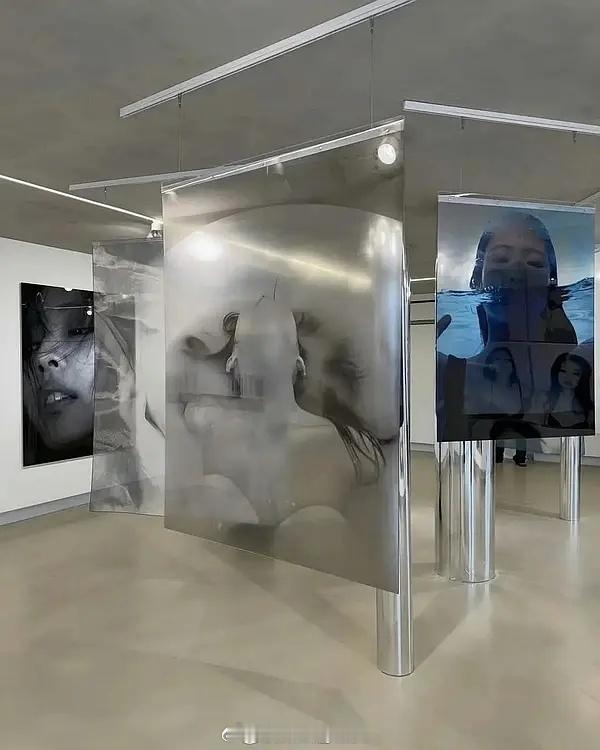 jennie摄影集，尺度越来越大了 