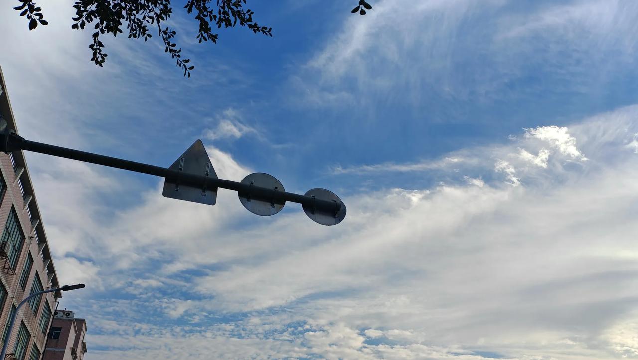 今天真是天空作美
这种天气跑马拉松真是太舒服了！
最快护士张水华没参赛，银行职员