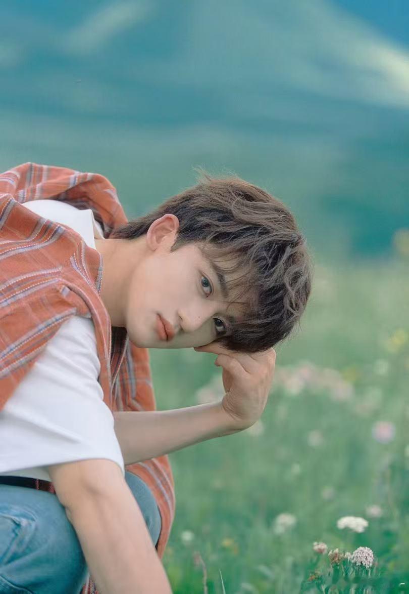 邓佳鑫周深能不能把合作当个事办 谁能拒绝邓佳鑫的真诚许愿啊，每次提和周深合作都满