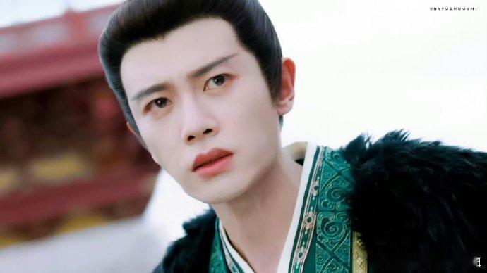 午休和同事聊演技，我说任嘉伦精准拿捏萧焕的孤独，天下皆棋子的设定，他演得自带悲剧