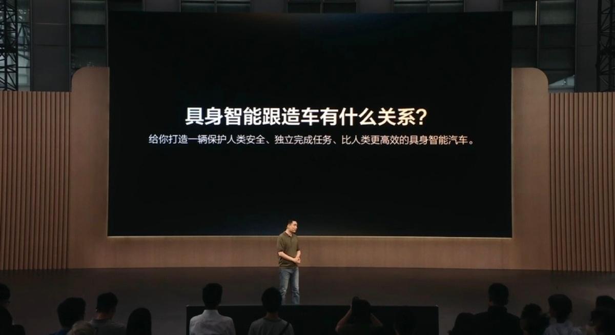 今天算是懂了李想定义具身智能汽车真正的“具身智能”汽车，不再是“软件定义硬件”的