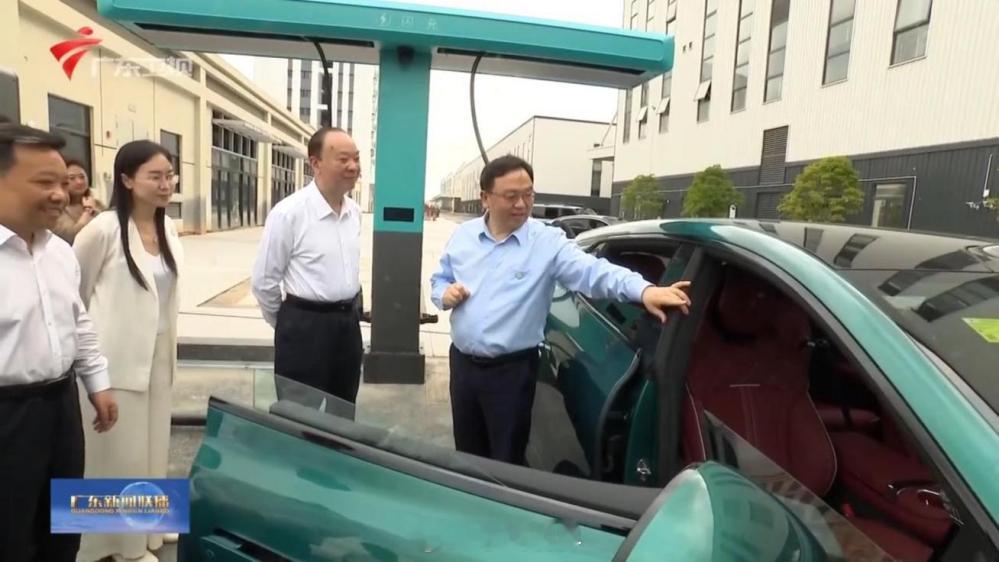 省委书记都亲自去盯生产线问参数了，这排面！感觉比亚迪现在不像个车企，像个“重点科