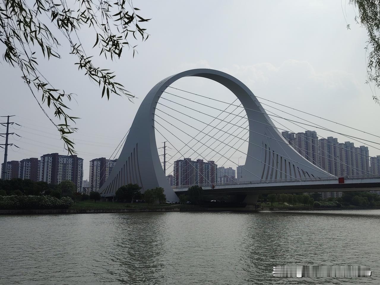 秋安暮语[玫瑰][玫瑰][玫瑰] 
       淡看世间纷扰事，静享朝夕一寸光