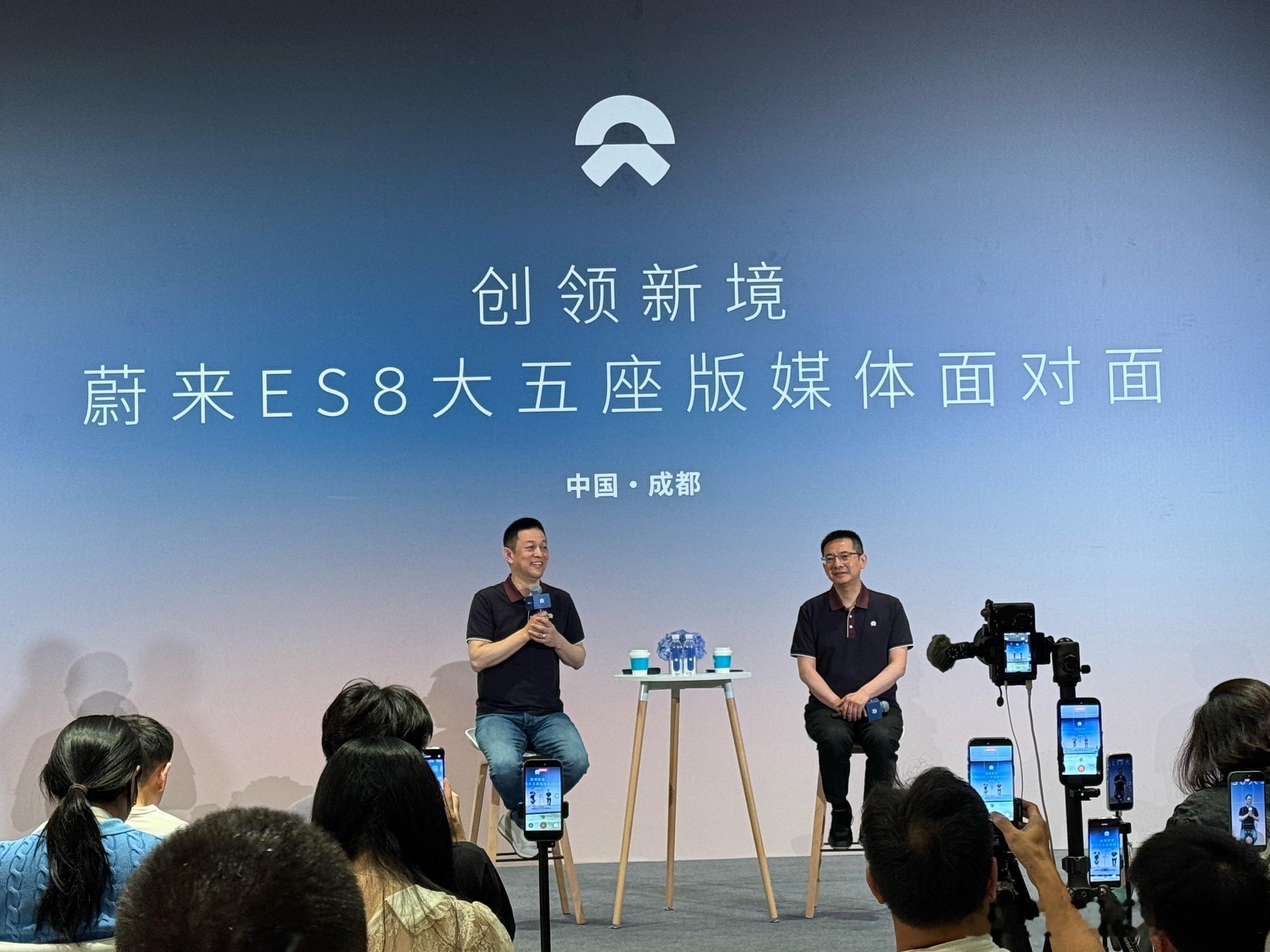 蔚来李斌在“大五座ES8媒体面对面”现场，分享了ES8大五座版的【原生产品】思考