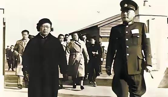 1947年，陈诚得知大汉奸叶蓬还活着，去找蒋介石要求将其处决。蒋说：“那就执行吧