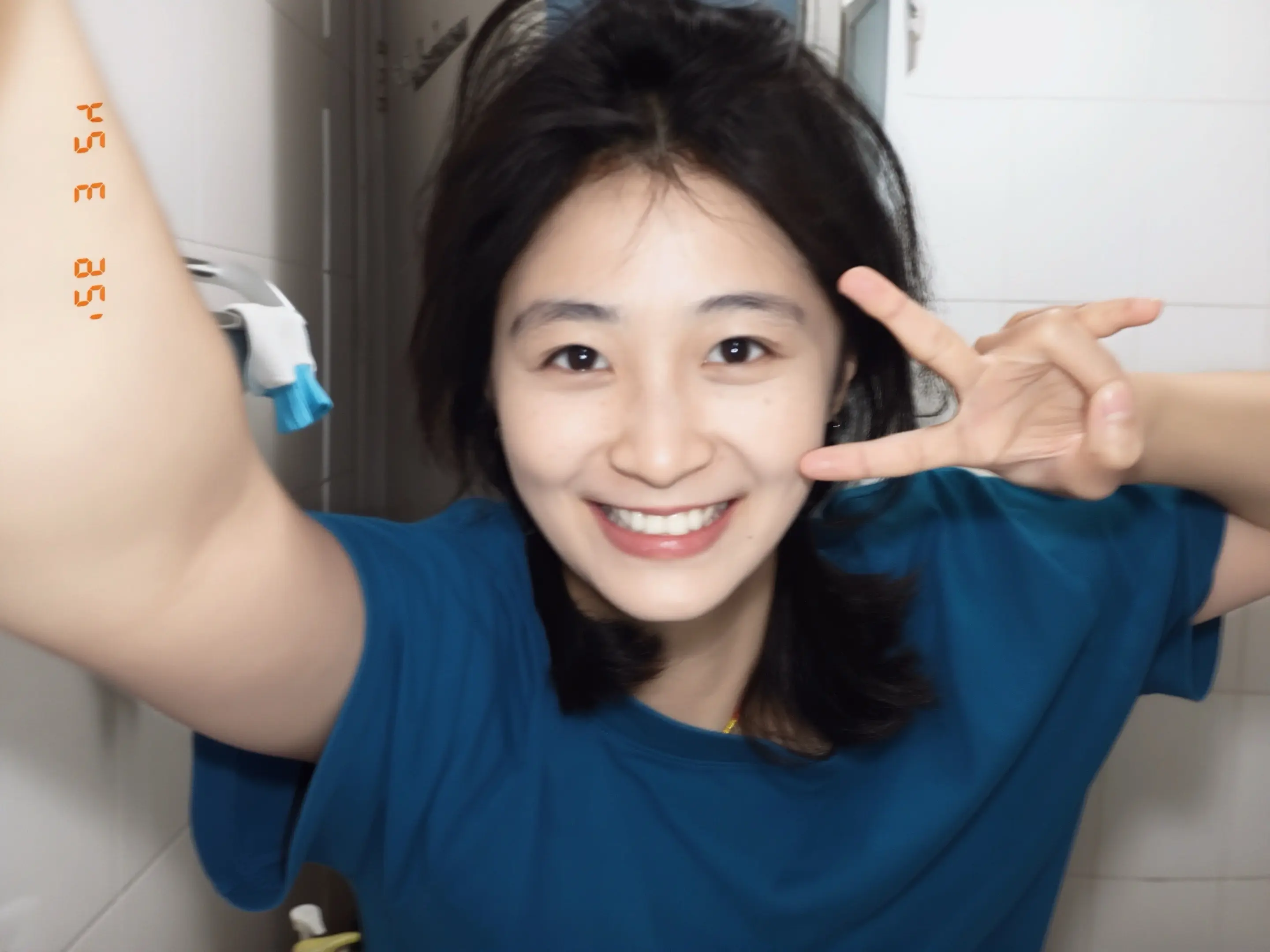 当你睡觉洗漱前打开相机。