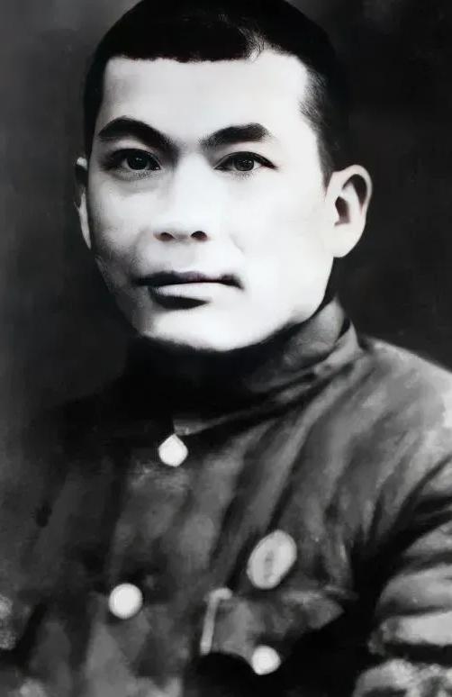1941年，牛子龙杀掉了军统豫站站长，没过多久，上级想借机除掉他，牛子龙知道来者