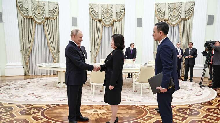 普京会见了曹县外长崔成熙，崔成熙称俄罗斯对乌克兰的侵略是一场“圣战”。她转达了曹