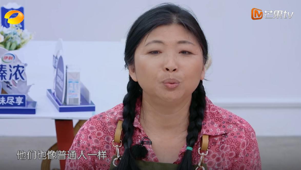 葛家璧是赵又廷组的大厨，但她临走时点名感谢的却全都是黄晓明组的人，这很说明问题了