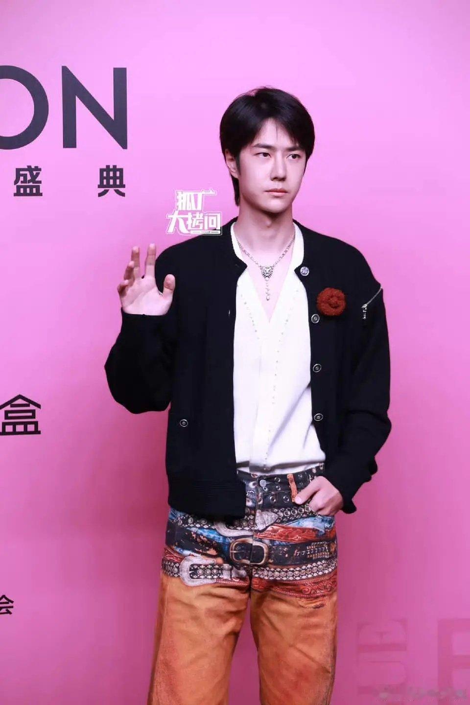 王一博咋感觉不帅了，是不是头发塌的过？ ​​​