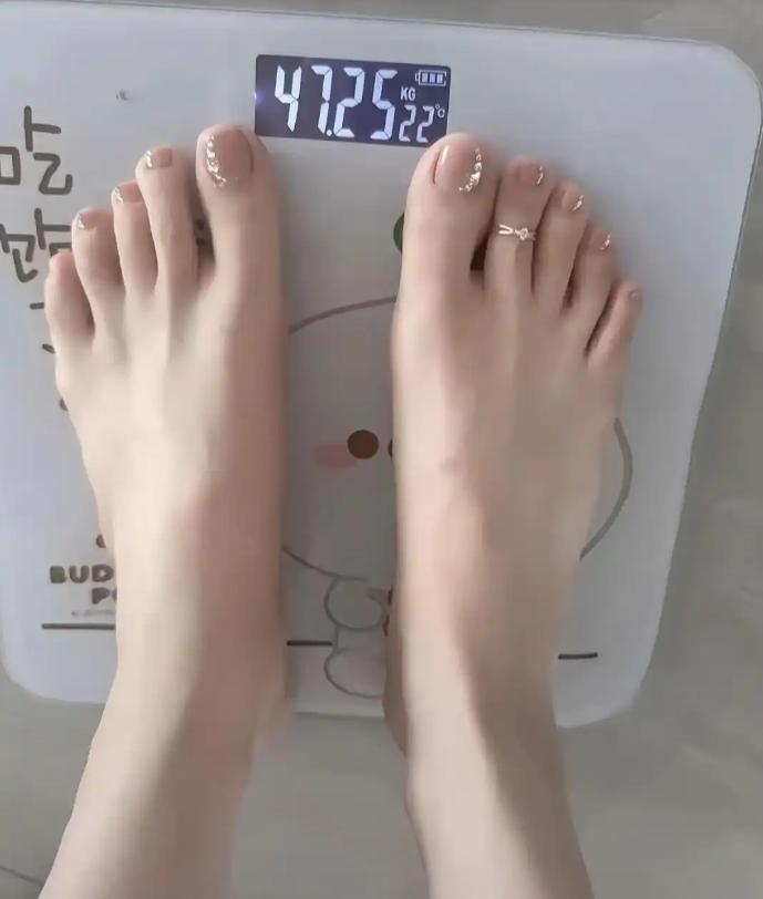 悲剧还是发生了！近日，浙江杭州，一女子为当伴娘好看，下定决心减肥，每天只吃一点，