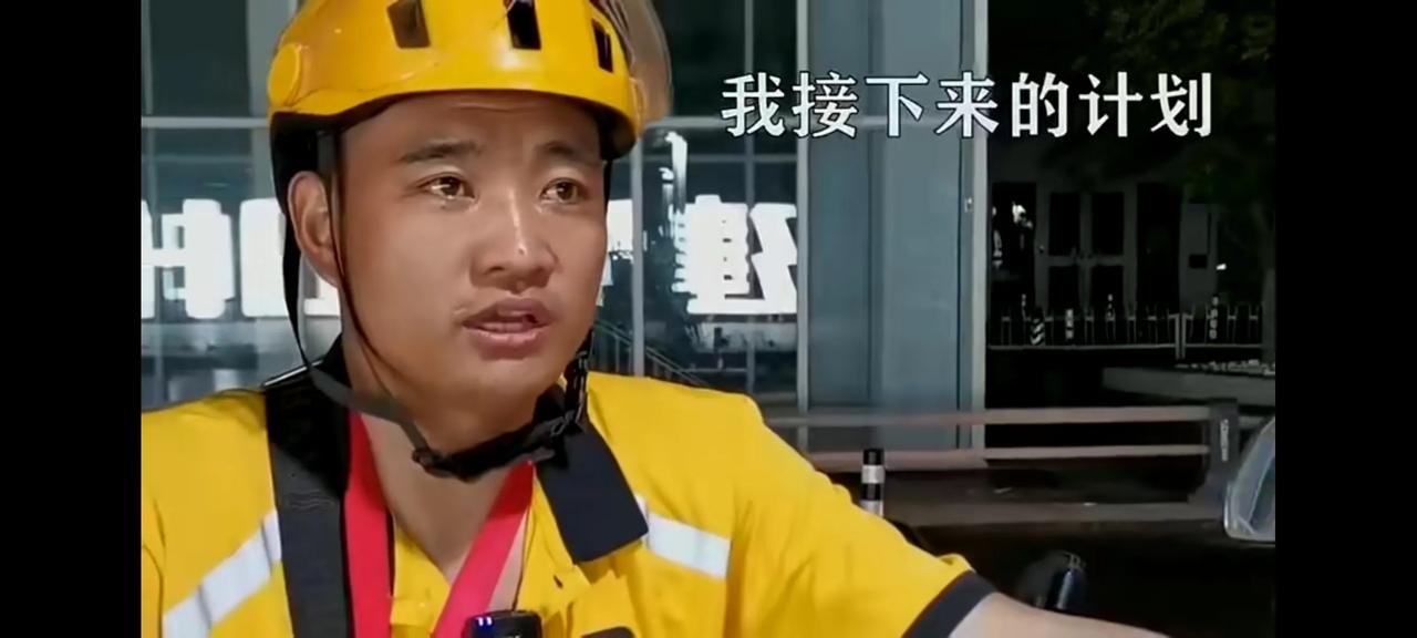 不要小看外卖行业，也有牛人啊！！！
这个小伙送单，一个月收入33000元，一天收