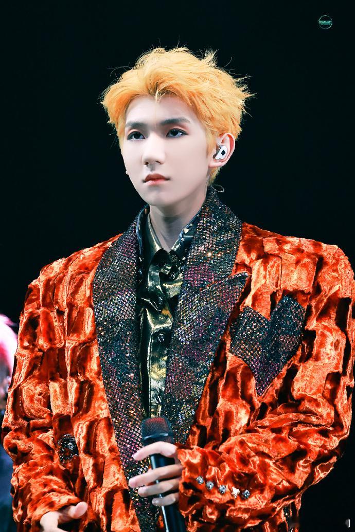 #王源北京站限定金发##王源限定金发#北京站限定金发的王源，真的是舞台上的焦点，