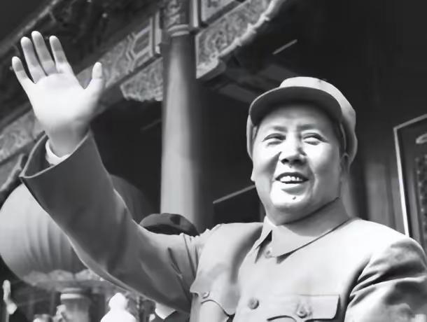 毛主席在中国永远年轻
 
岁月流转，伟人已去，可为何亿万中国人心中，毛主席永远年