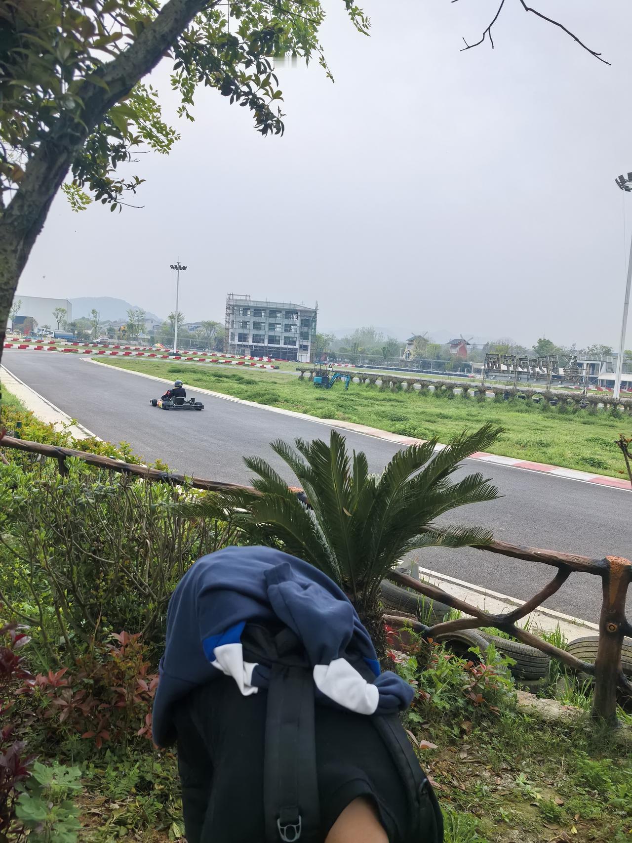 为梦想我一直在努力
 
每个人心中都有一束光，那就是梦想。它或许遥远，或许艰难，