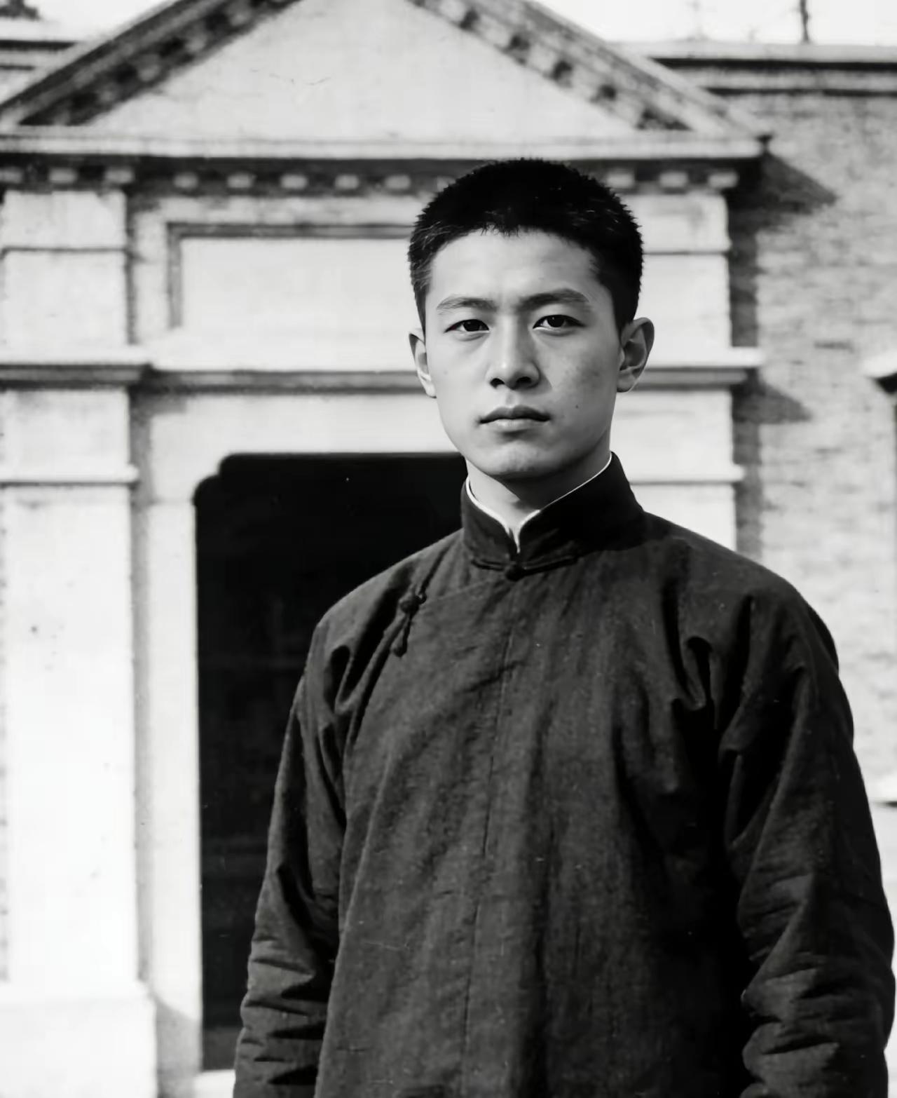 先烈陈乔年被敌人杀害后，找到遗体时，身体无一处完好的地方。姐姐去收尸，由于悲愤过