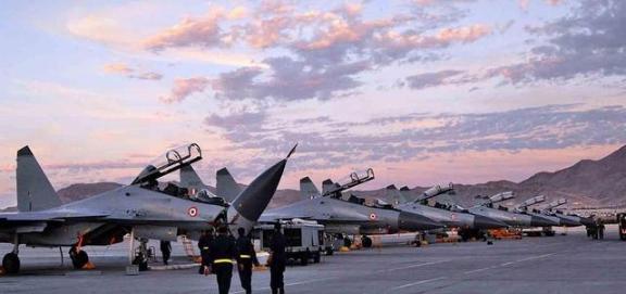 攻不了守不住，在西藏上空被印度空军足足欺负了四十年的中国空军
 
回溯那段历史，