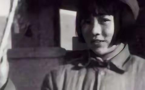 1938年冬，一位母亲带着儿子一起报名黄埔军校。招生负责人对母亲说：“你年龄超了