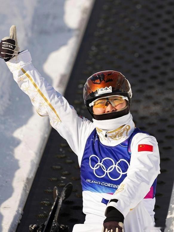 不知不觉滴喊了出来.这是真实发自内心的......《中国队第二金来了!徐梦桃夺冠